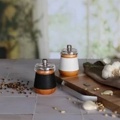 Moulin à Sel En Bois Effet Cuir Blanc -fournitures de cuisine boutique 200030 2 1 Moulin a sel en bois effet cuir blanc Ogo