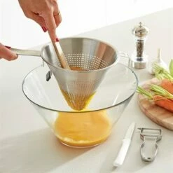 Chinois De Cuisine En Inox 18cm 7 Chinois De Cuisine En Inox 18cm -fournitures de cuisine boutique 870003 2 3 Chinois de cuisine en inox 18cm Mathon